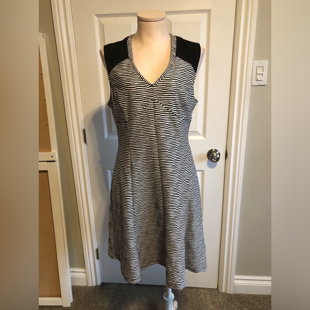 3/$40 Guess black and white striped dress